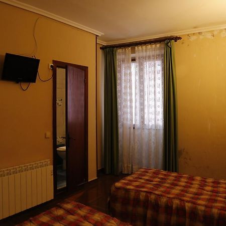 Pension Iberia Llanes Exteriör bild