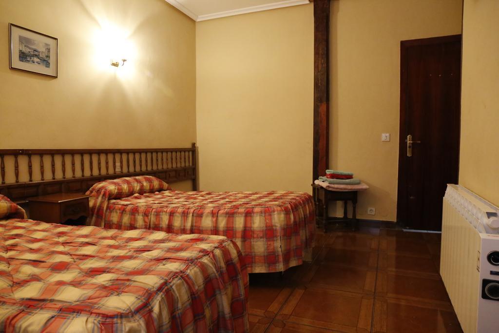 Pension Iberia Llanes Rum bild