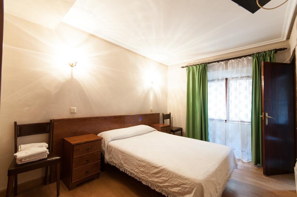 Pension Iberia Llanes Rum bild
