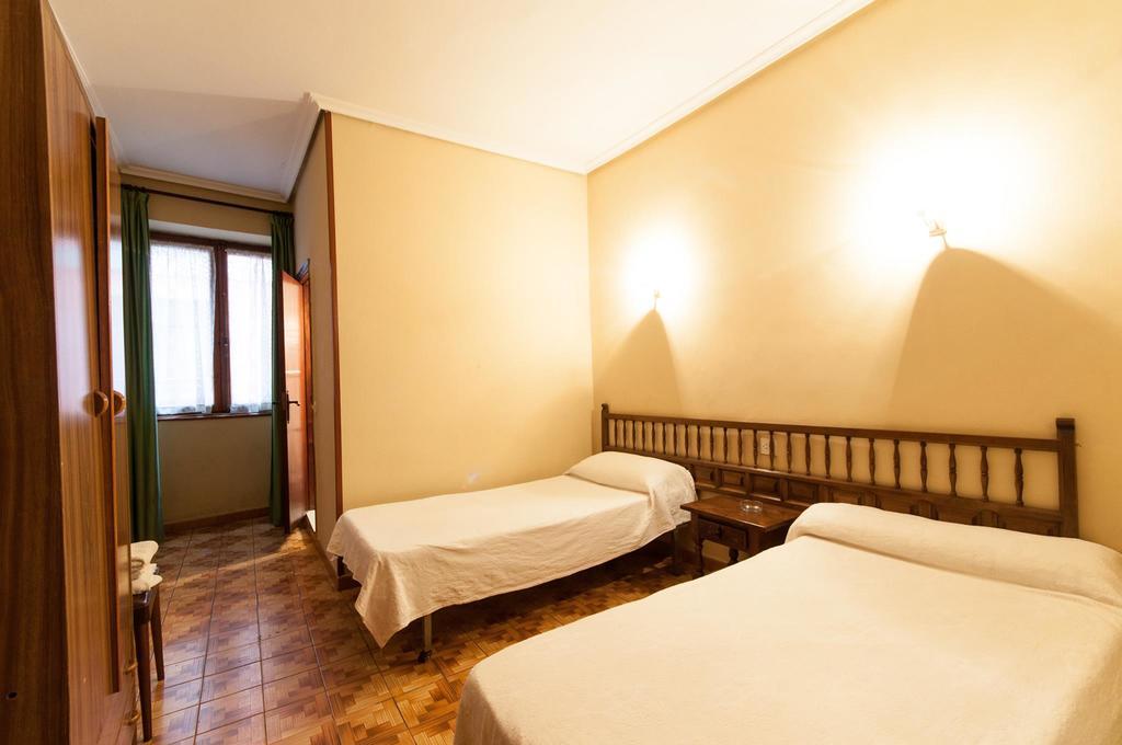 Pension Iberia Llanes Exteriör bild